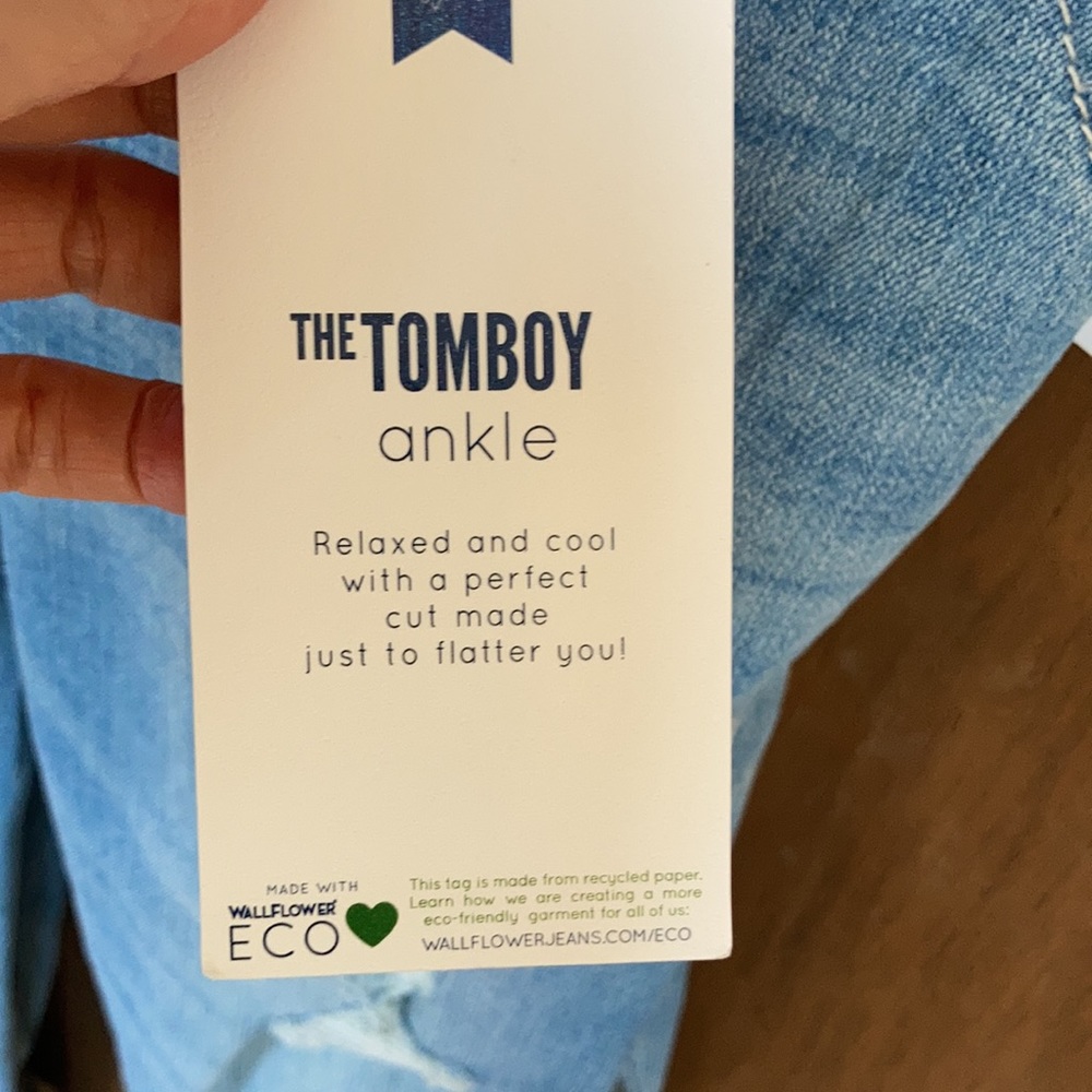 Wallflower overall the Tomboy ankle distressed jean overall with instastretch - Picture 5 of 17